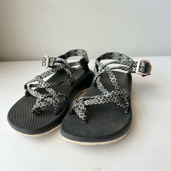 Chaco Black and White Cloud Sandals - Picture 2 of 8